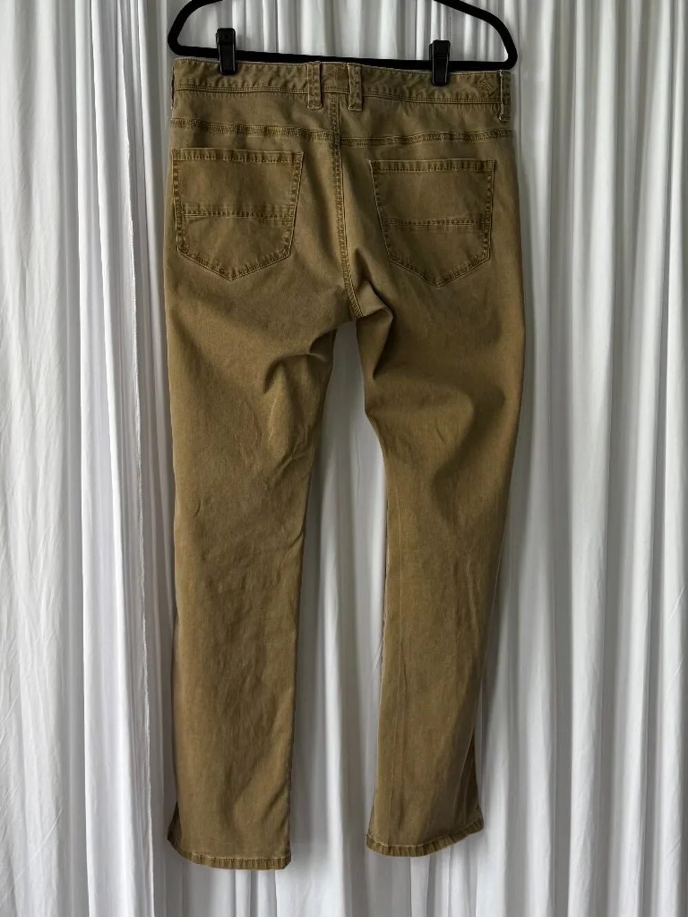 Tommy Bahama Boracay Pants – Khaki color – 34x32 – Stretch Chino - Picture 4 of 6